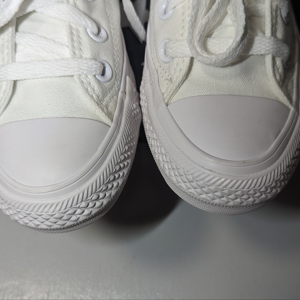Converse Chuck Taylor All Star Canvas Sneakers . - Picture 5 of 15